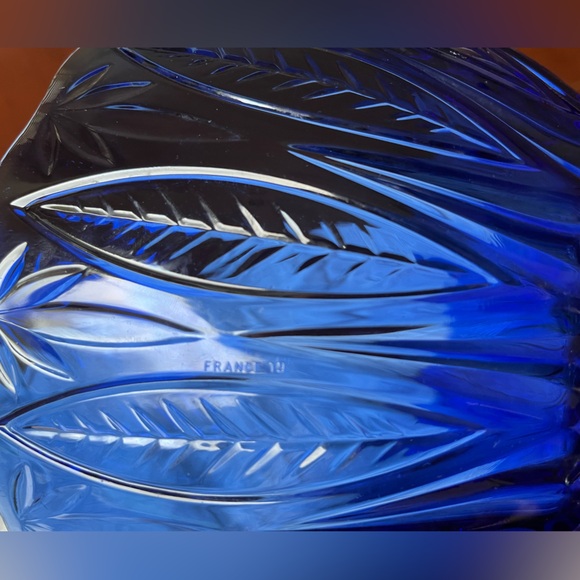 Royal blue cobalt blue glass deep serving bowl 24cm top diameter leaves pattern - Picture 8 of 15